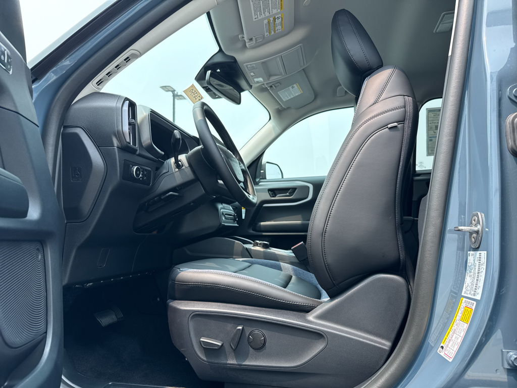 New 2026 Azure Gray Metallic Tri-coat Ford Outer Banks image 5