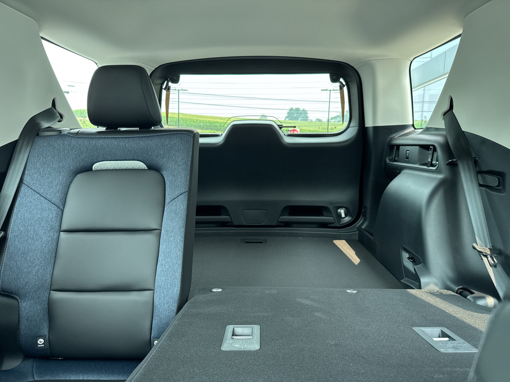 New 2026 Azure Gray Metallic Tri-coat Ford Outer Banks image 7