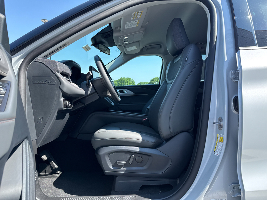 New 2026 Space White Metallic Ford Active image 4