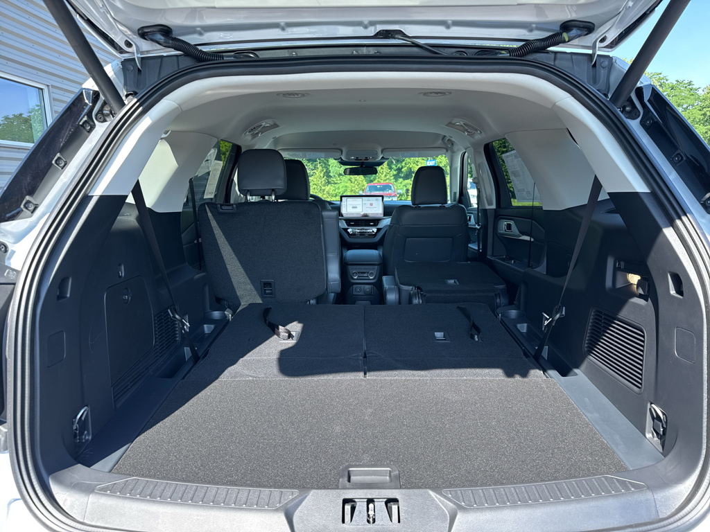 New 2026 Space White Metallic Ford Active image 6