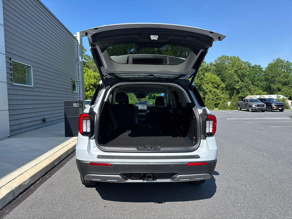 New 2026 Space White Metallic Ford Active image 7
