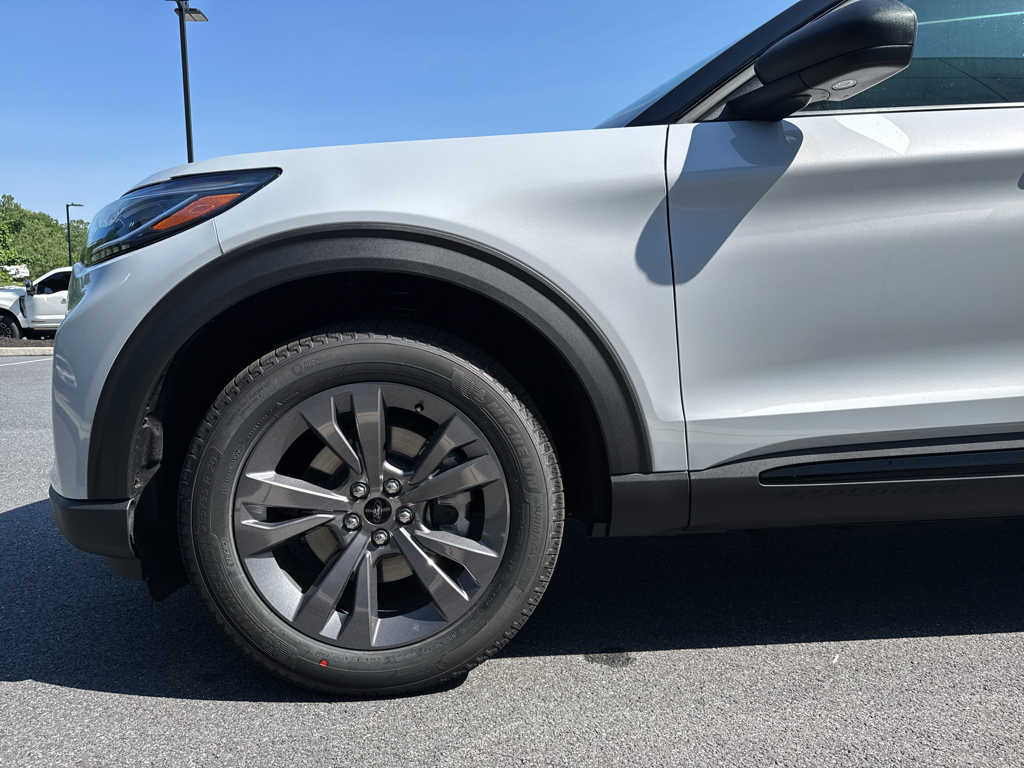 New 2026 Space White Metallic Ford Active image 18