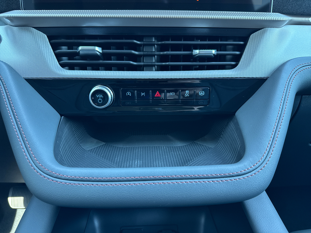 New 2026 Space White Metallic Ford Active image 21