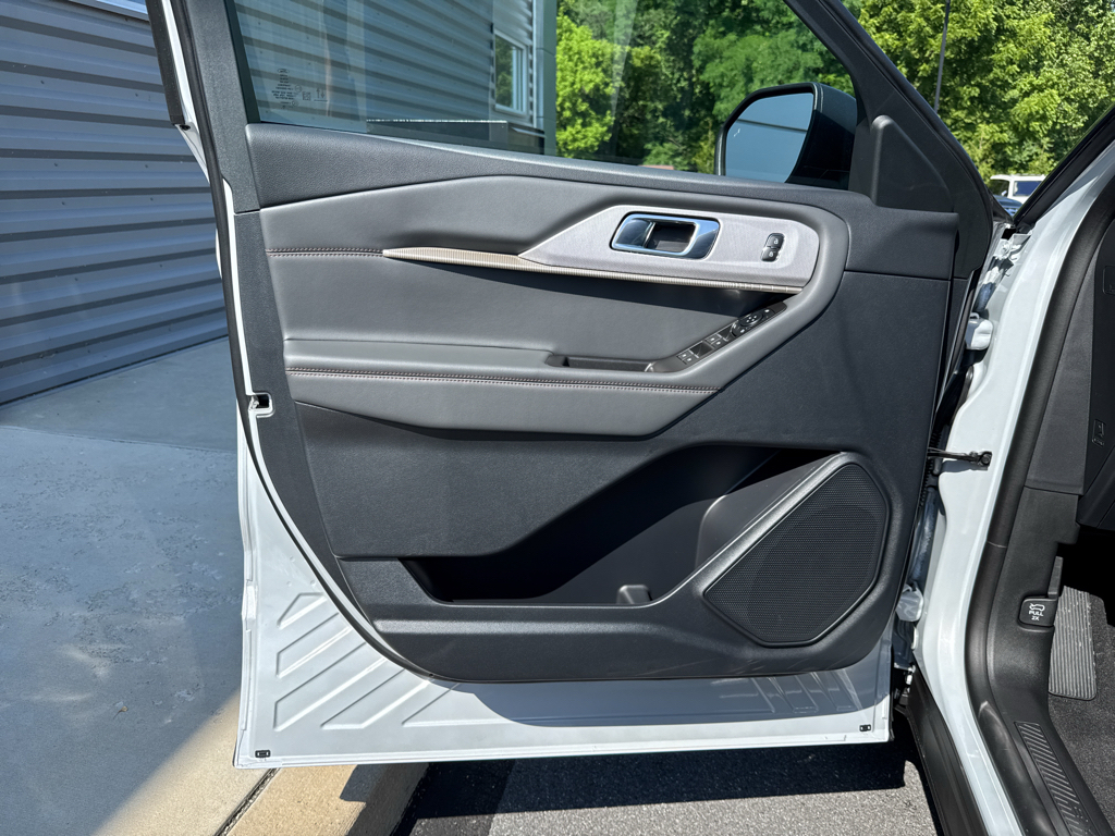 New 2026 Space White Metallic Ford Active image 25