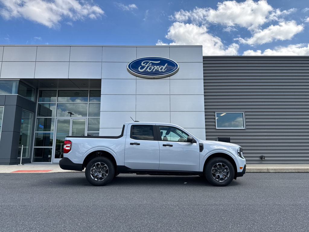 New 2026 Space White Metallic Ford XLT image 2