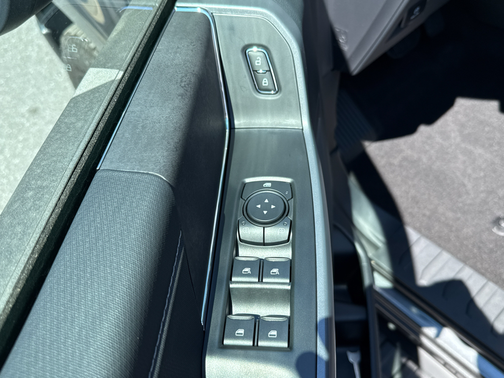 New 2026 Carbonized Gray Metallic Ford XLT image 23