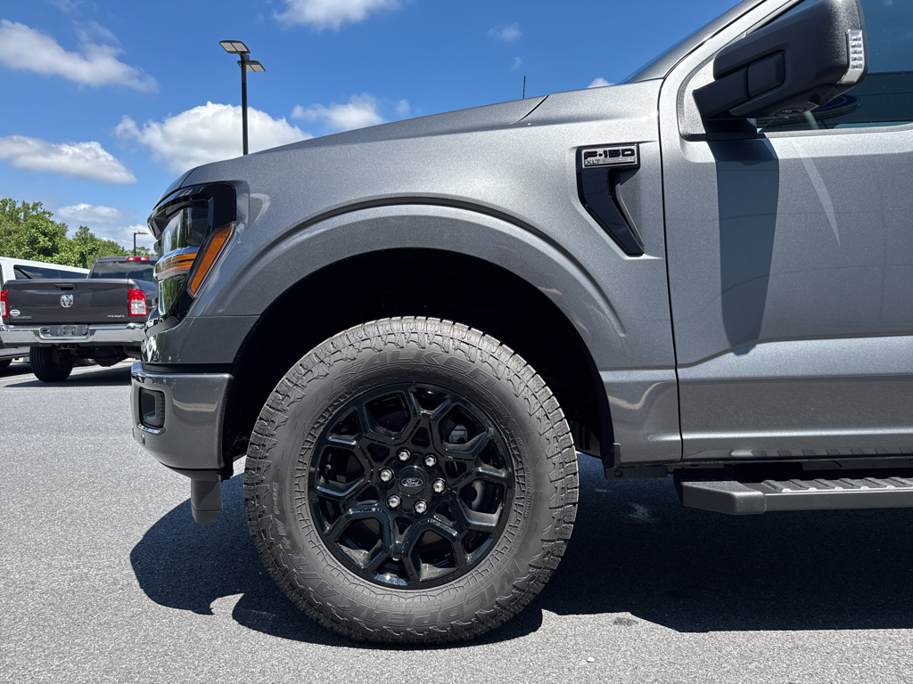 New 2026 Carbonized Gray Metallic Ford XLT image 19