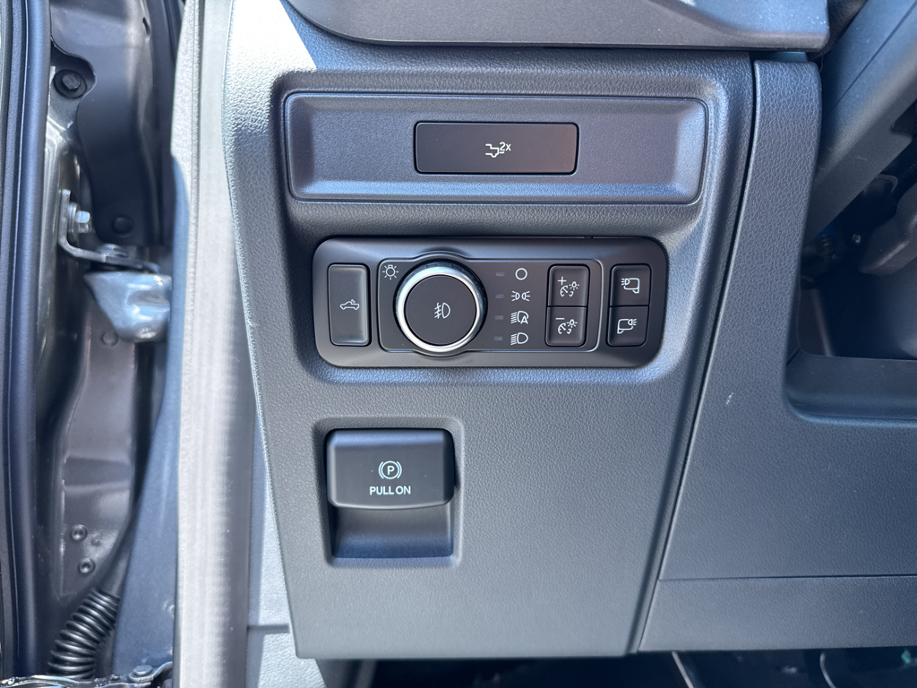 New 2026 Carbonized Gray Metallic Ford XLT image 27