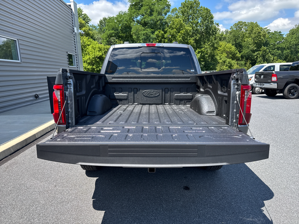 New 2026 Carbonized Gray Metallic Ford XLT image 7