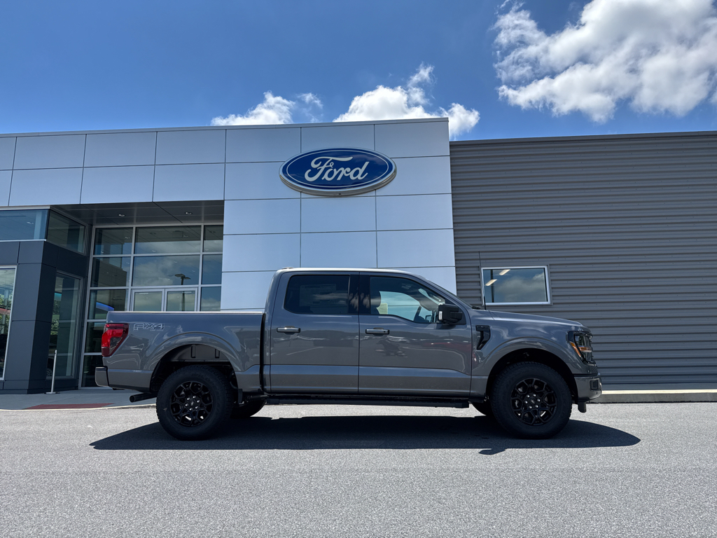 New 2026 Carbonized Gray Metallic Ford XLT image 2