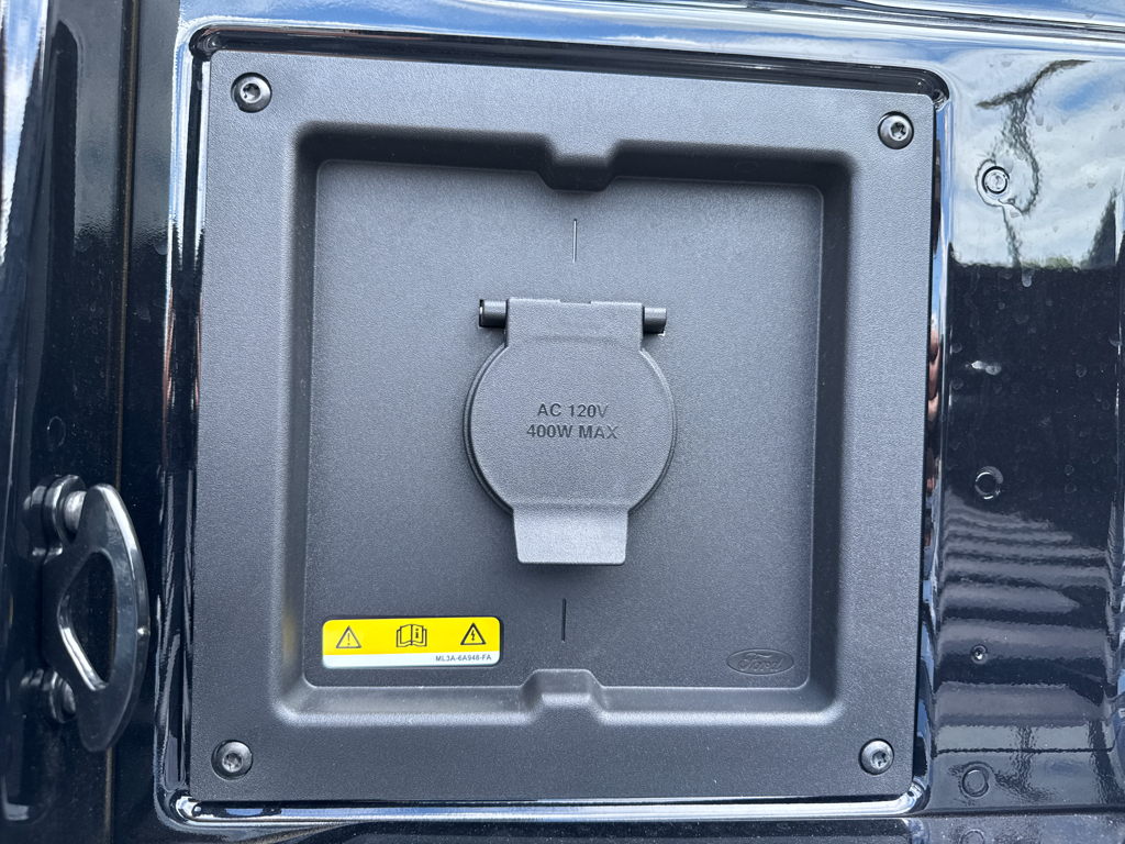 New 2026 Agate Black Metallic Ford XLT image 8