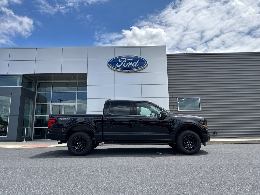 New 2026 Agate Black Metallic Ford XLT image 2