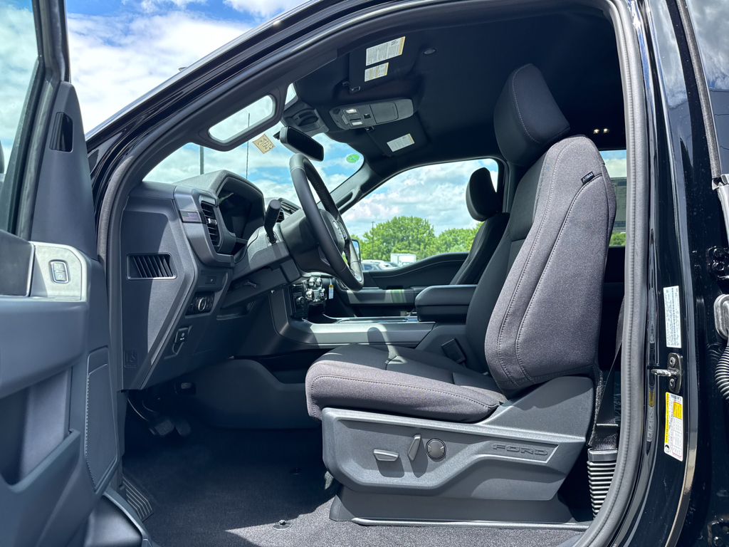New 2026 Agate Black Metallic Ford XLT image 5