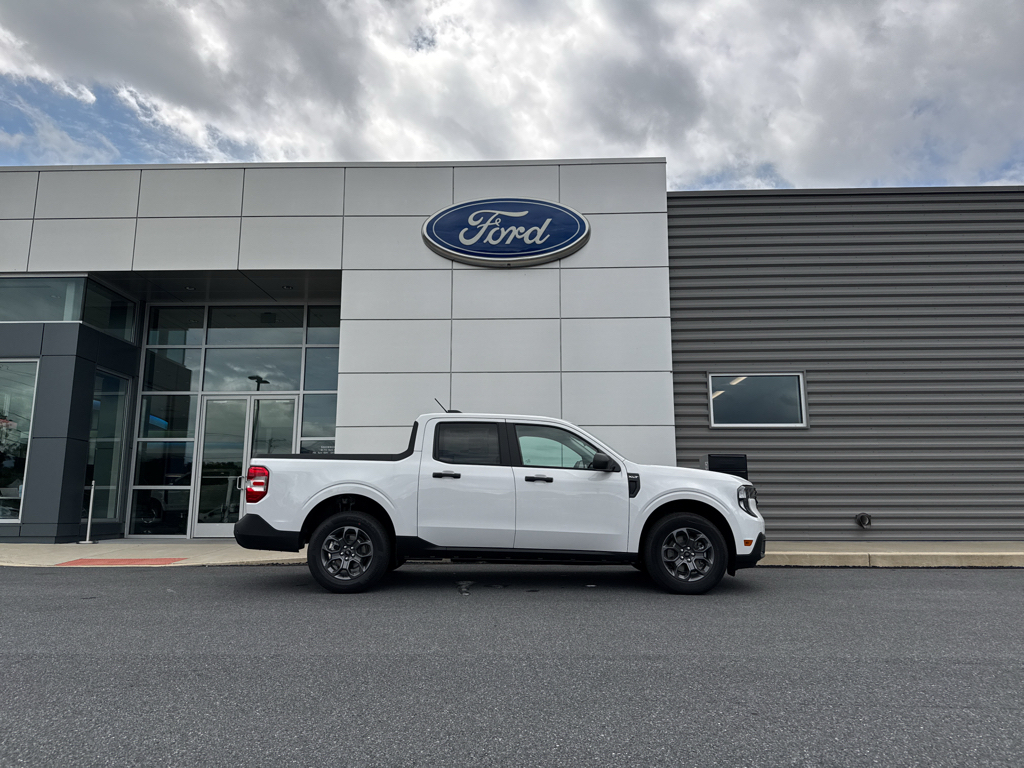 New 2026 Oxford White Ford XLT image 2