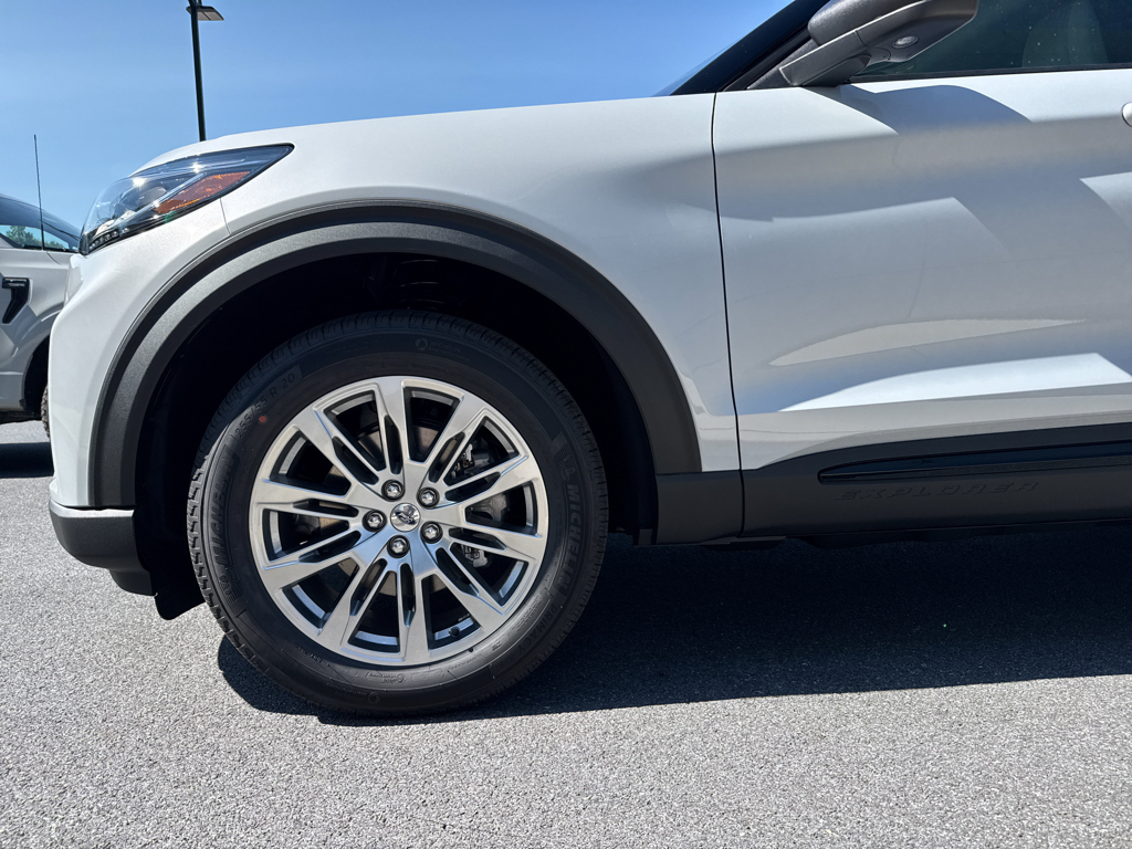New 2026 Space White Metallic Ford Active image 18