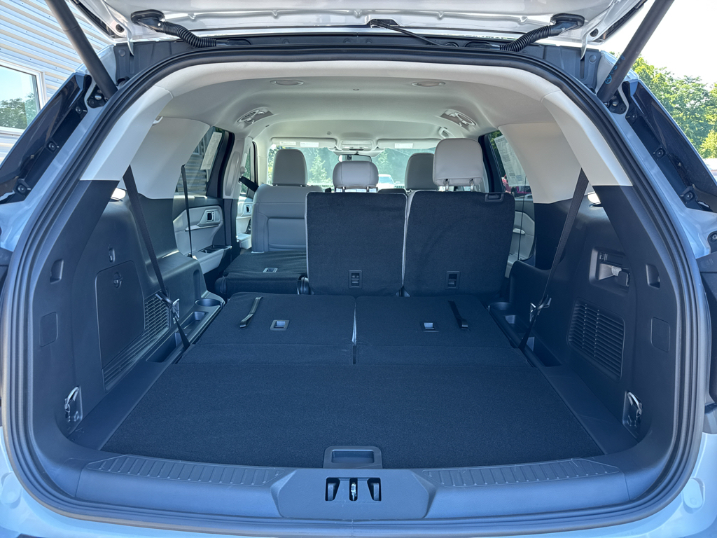 New 2026 Space White Metallic Ford Active image 7
