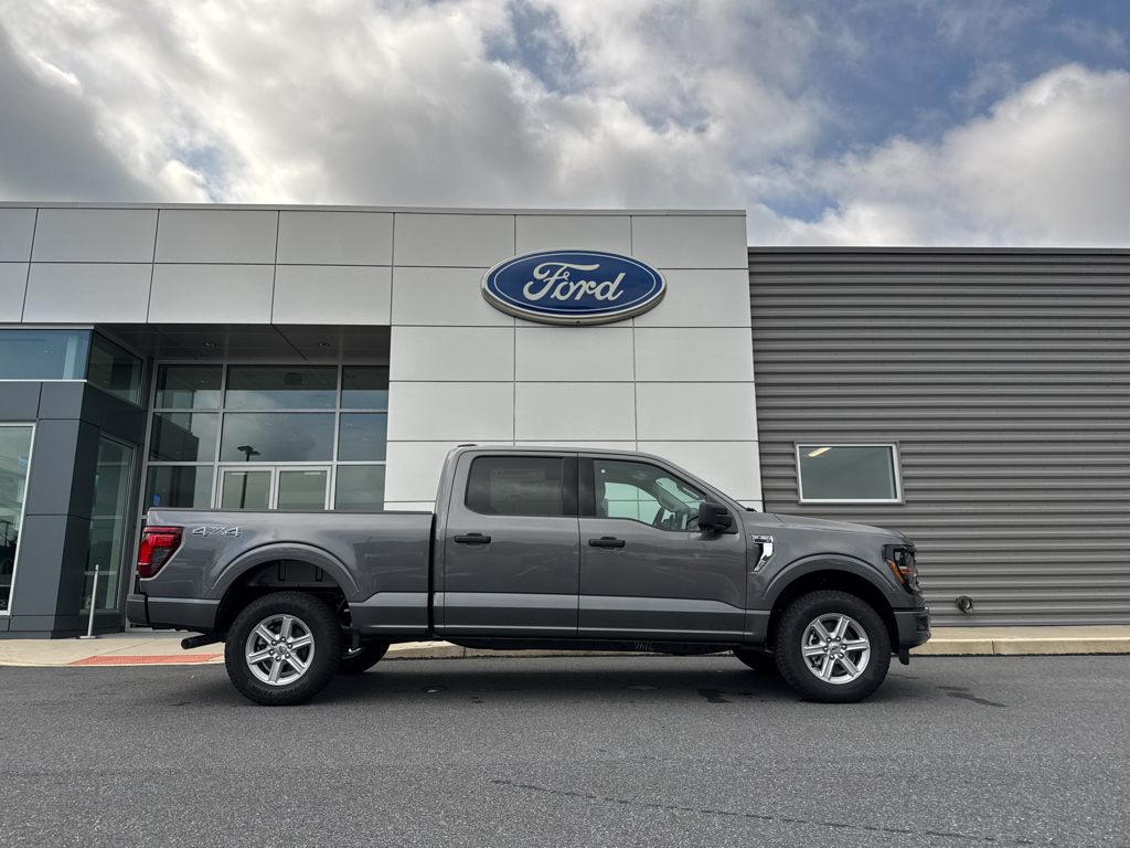 New 2026 Carbonized Gray Metallic Ford XLT image 2