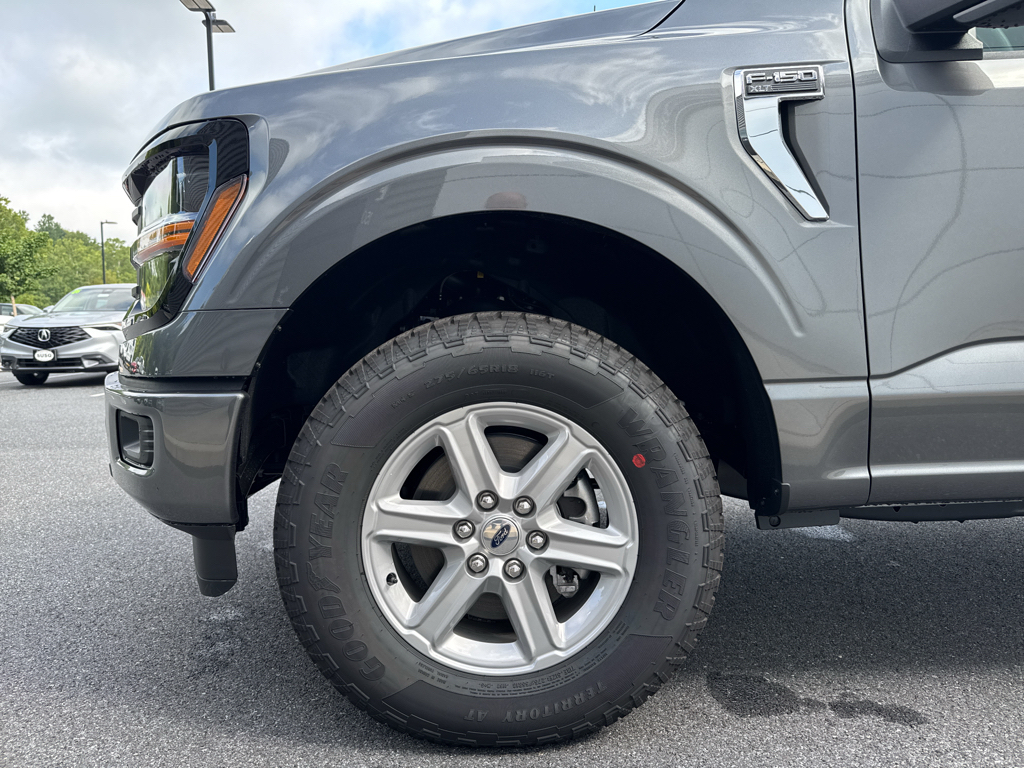 New 2026 Carbonized Gray Metallic Ford XLT image 21