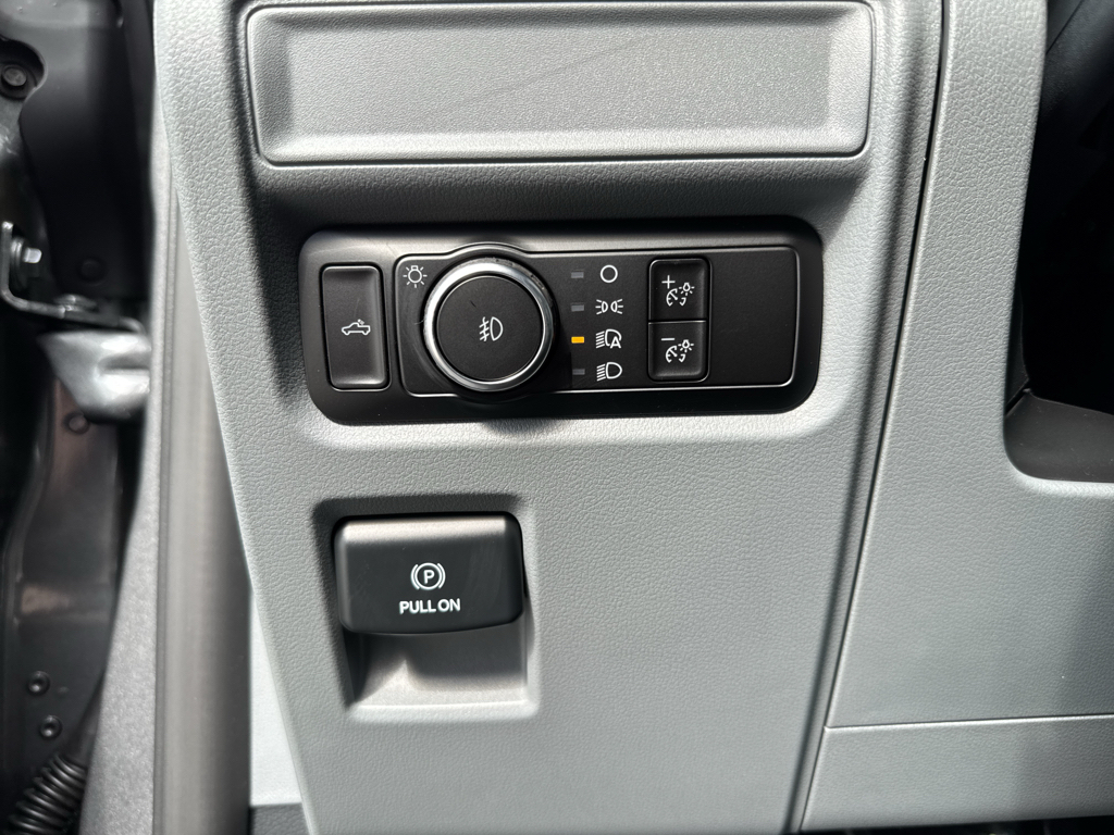 New 2026 Carbonized Gray Metallic Ford XLT image 27