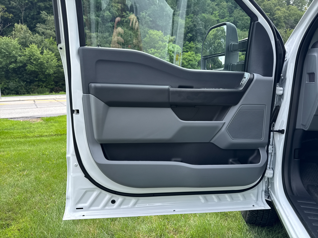 New 2026 Oxford White Ford XL image 21