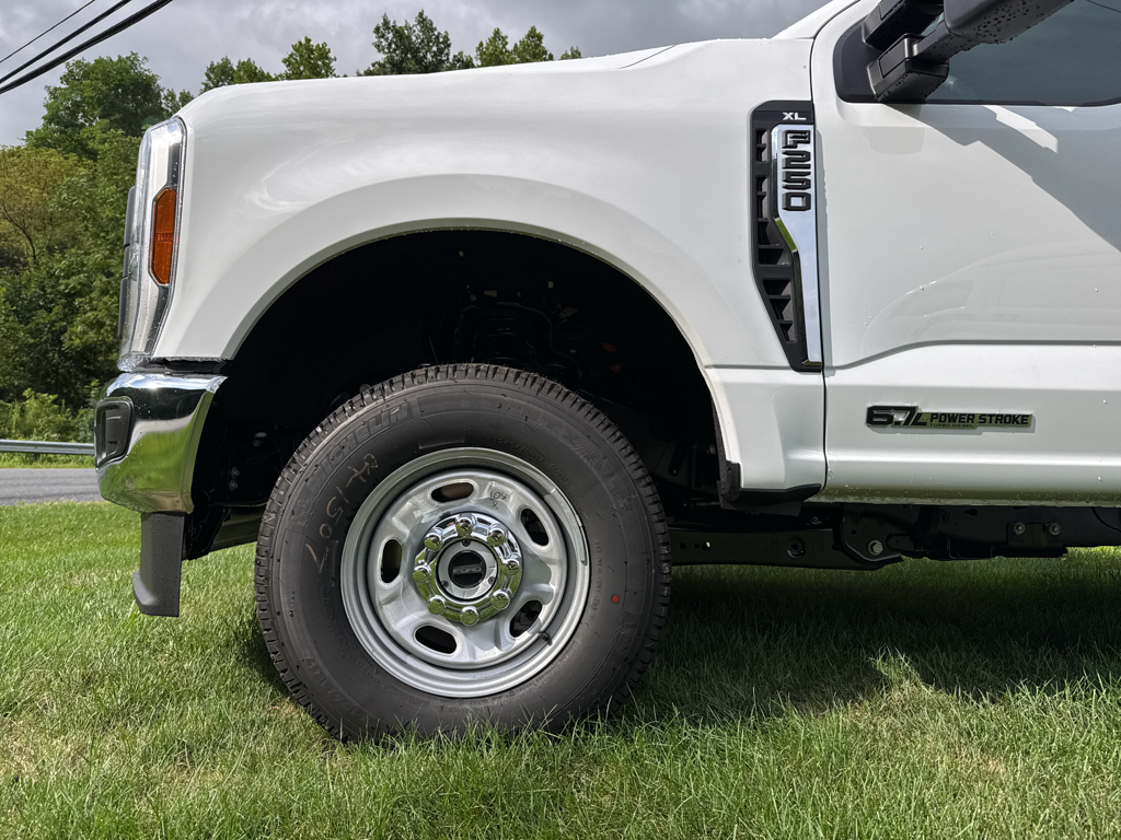 New 2026 Oxford White Ford XL image 22