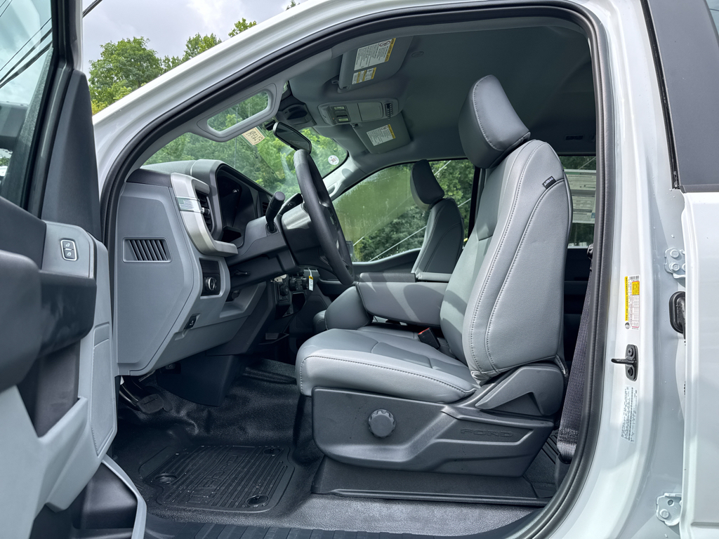 New 2026 Oxford White Ford XL image 5