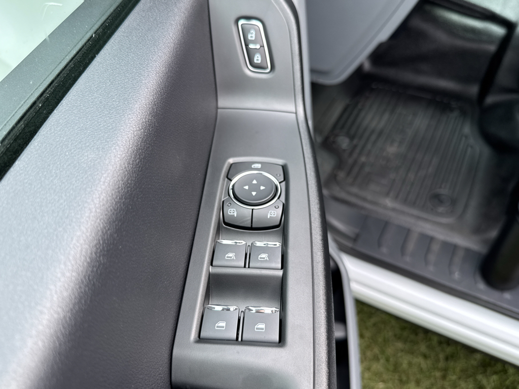 New 2026 Oxford White Ford XL image 23
