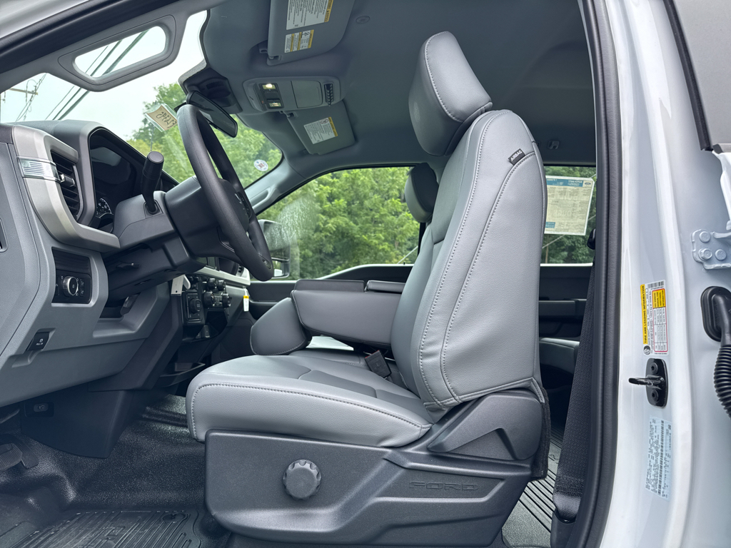 New 2026 Oxford White Ford XL image 5