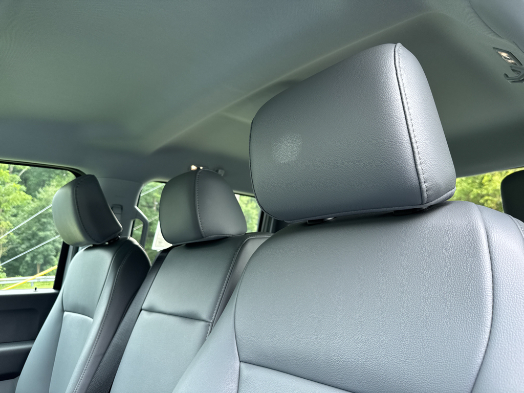 New 2026 Oxford White Ford XL image 7