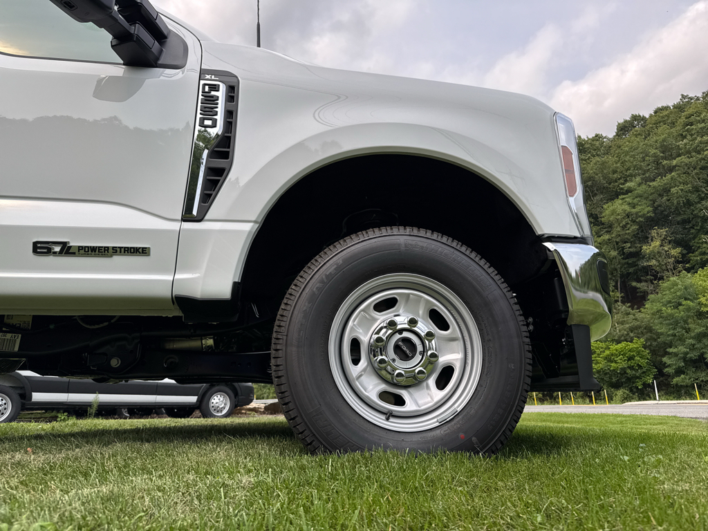 New 2026 Oxford White Ford XL image 20