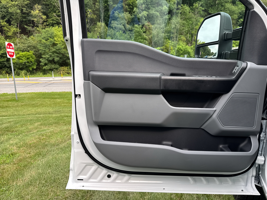 New 2026 Oxford White Ford XL image 24