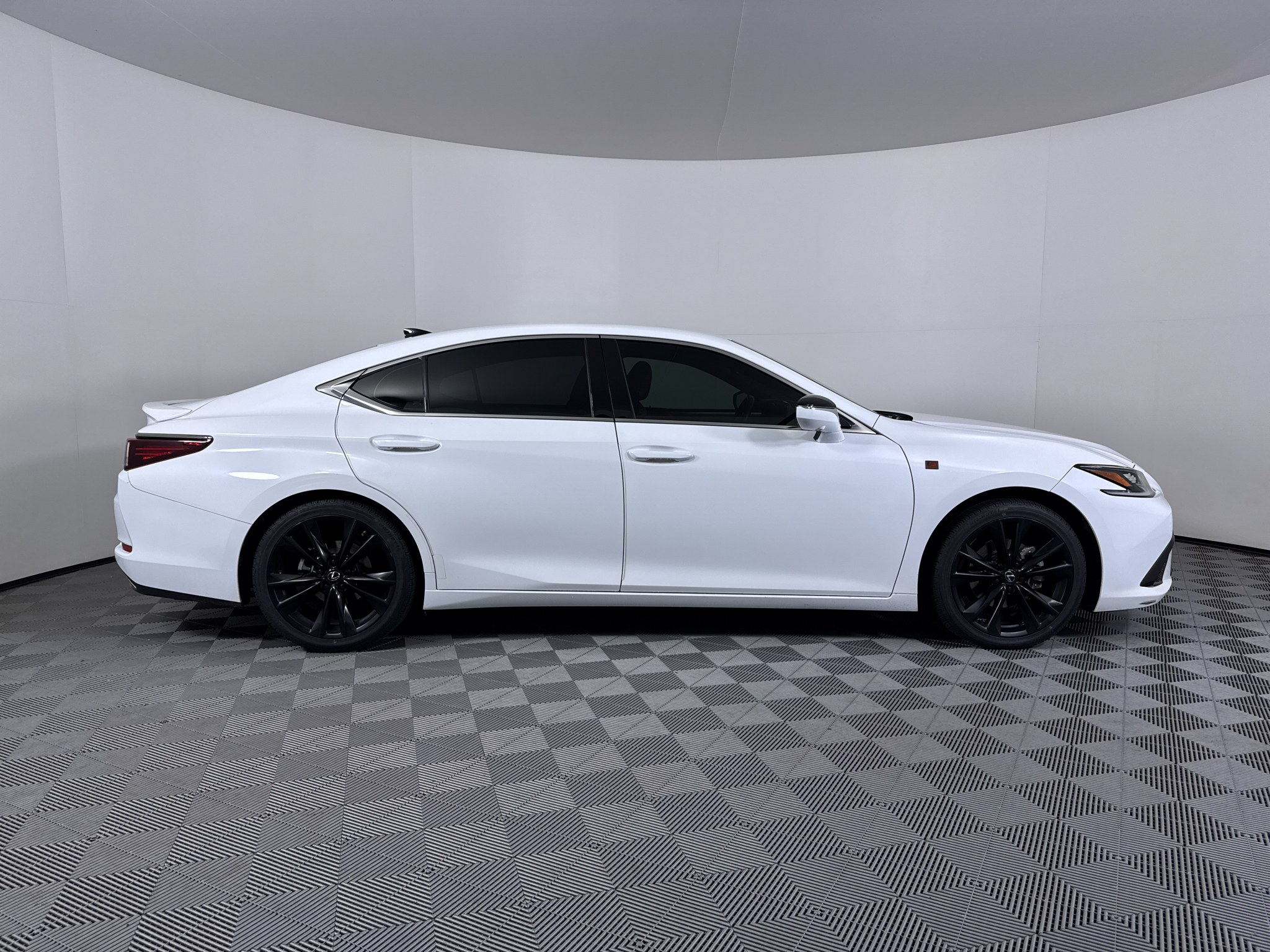 Used 2023 Ultra White Lexus F SPORT Handling image 13