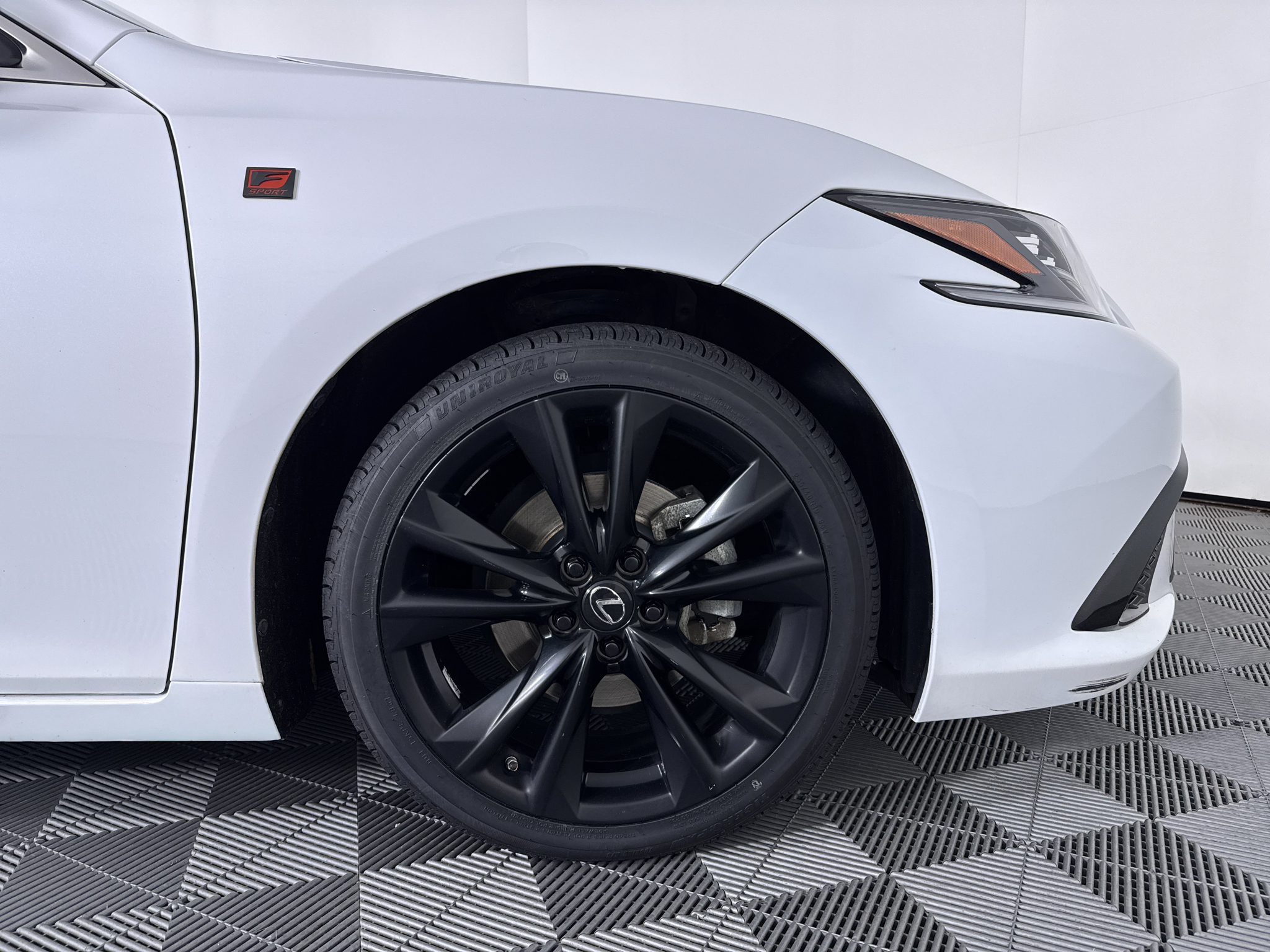 Used 2023 Ultra White Lexus F SPORT Handling image 21