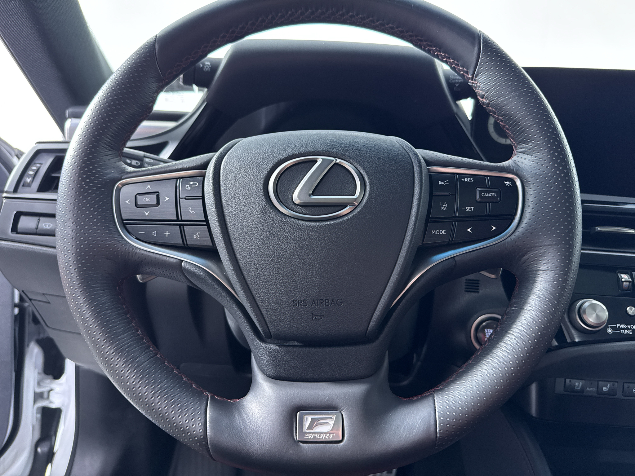 Used 2023 Ultra White Lexus F SPORT Handling image 22