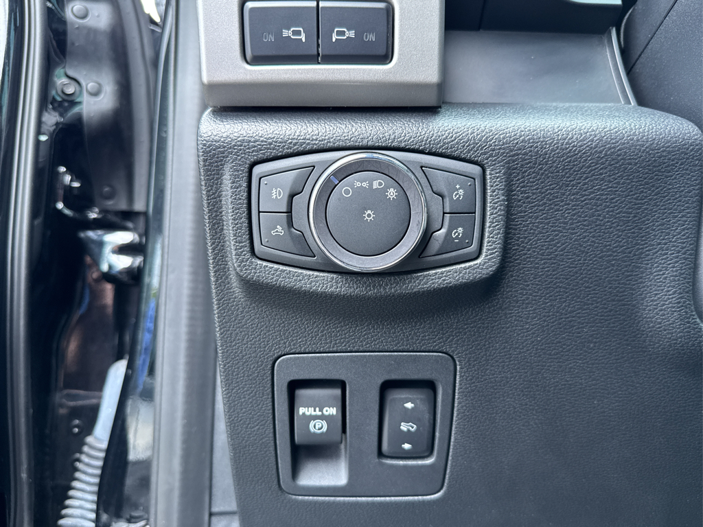 Used 2018 Shadow Black Ford LARIAT image 26