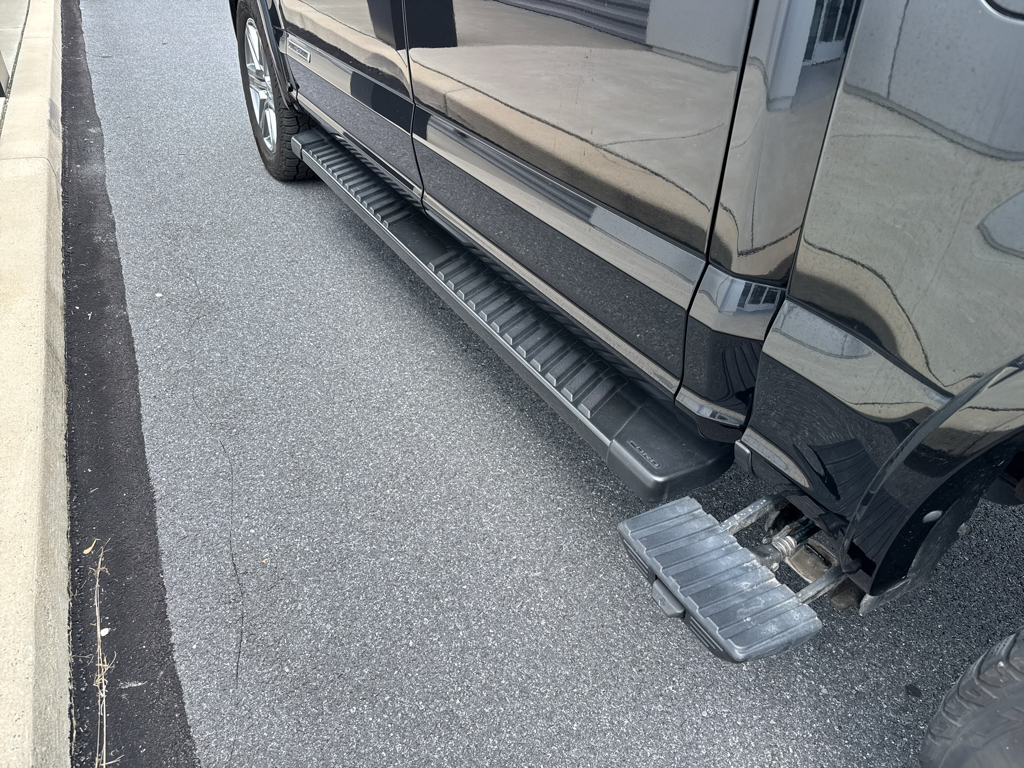 Used 2018 Shadow Black Ford LARIAT image 23