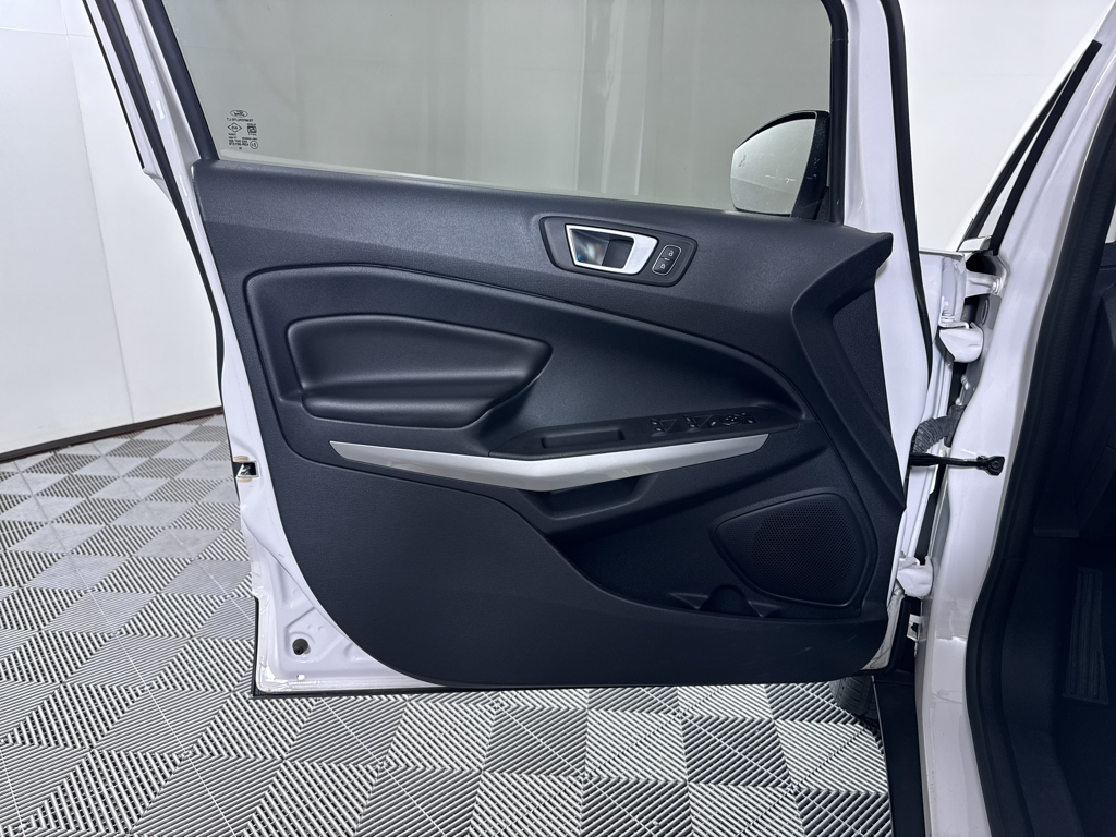 Used 2018 White Platinum Metallic Tri-Coat Ford Titanium image 24