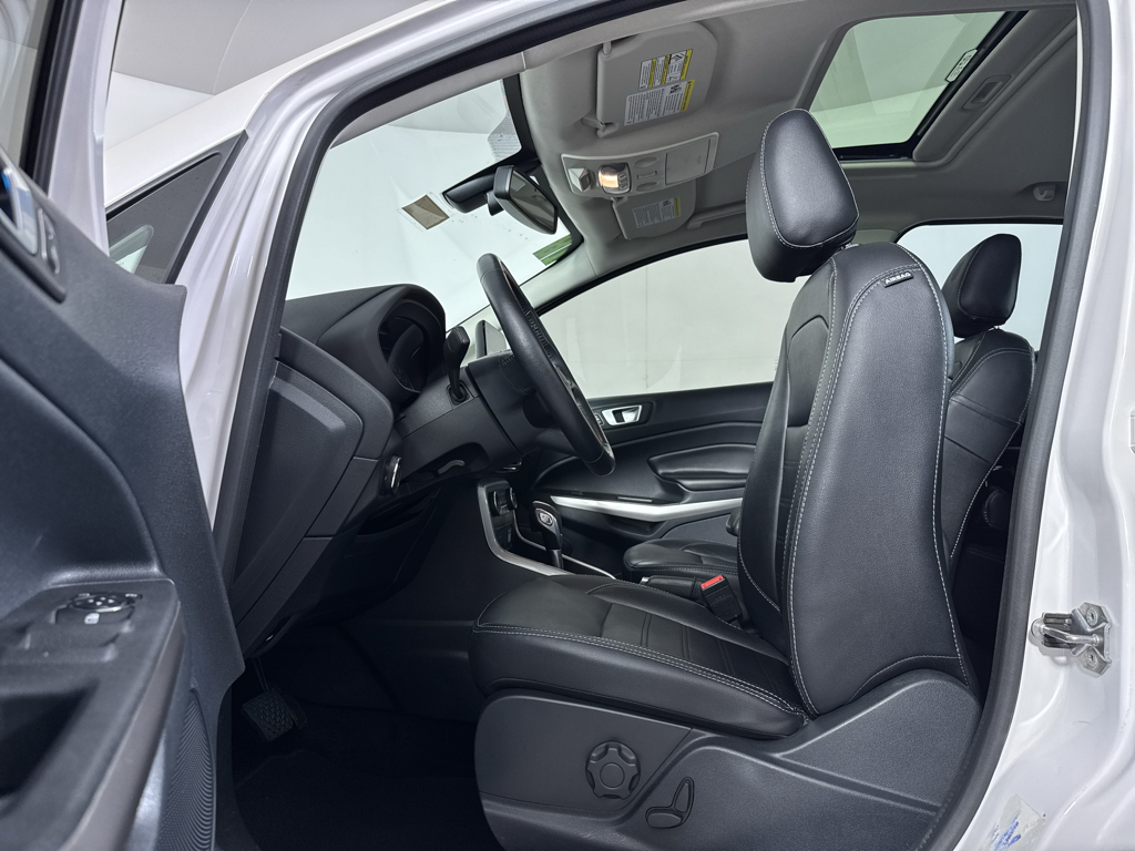 Used 2018 White Platinum Metallic Tri-Coat Ford Titanium image 5