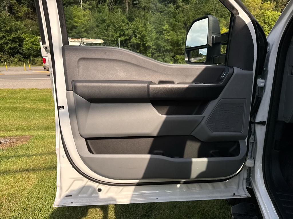 New 2026 Oxford White Ford XL image 23