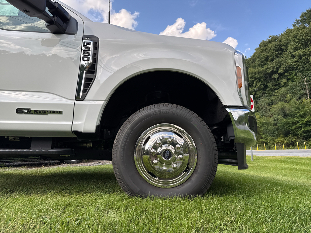 New 2026 Oxford White Ford XL image 18