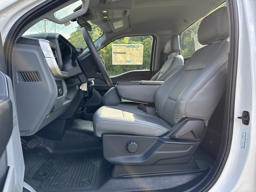 New 2026 Oxford White Ford XL image 4