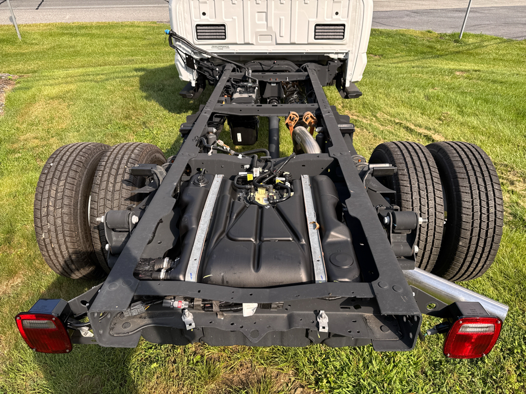 New 2026 Oxford White Ford XL image 8