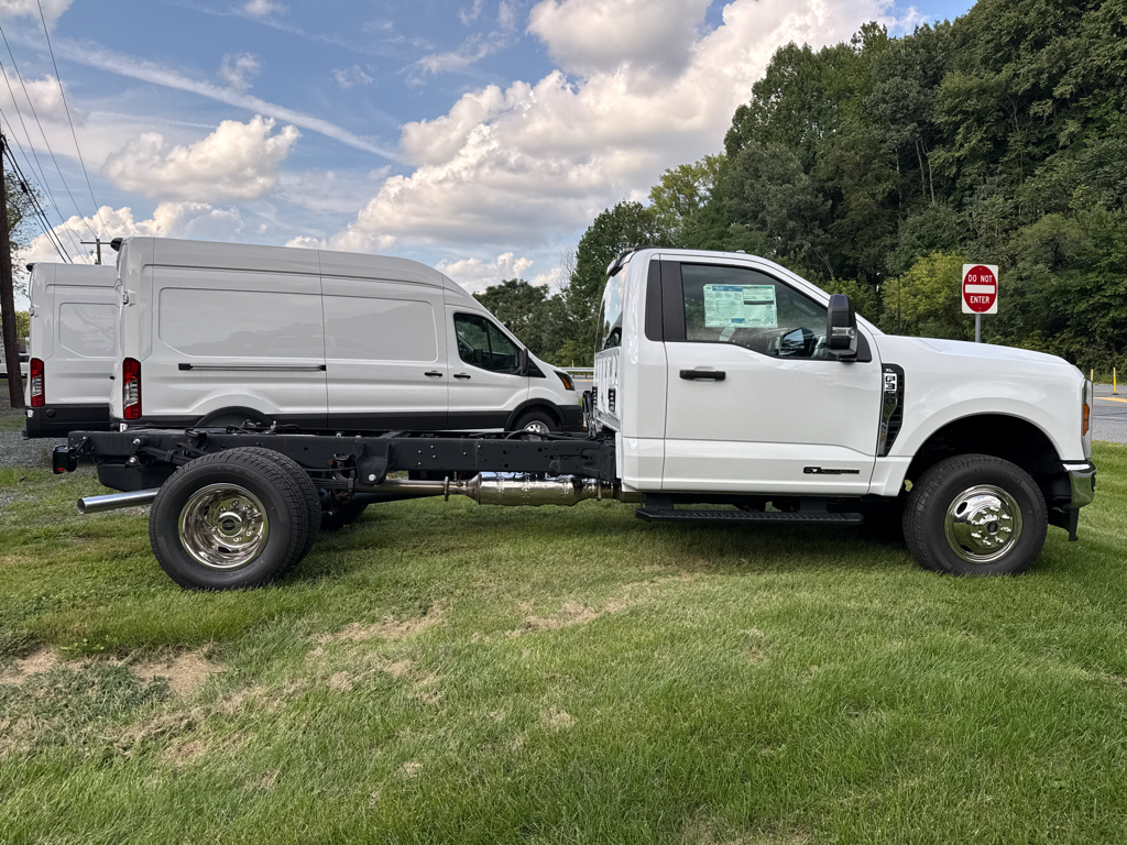 New 2026 Oxford White Ford XL image 2