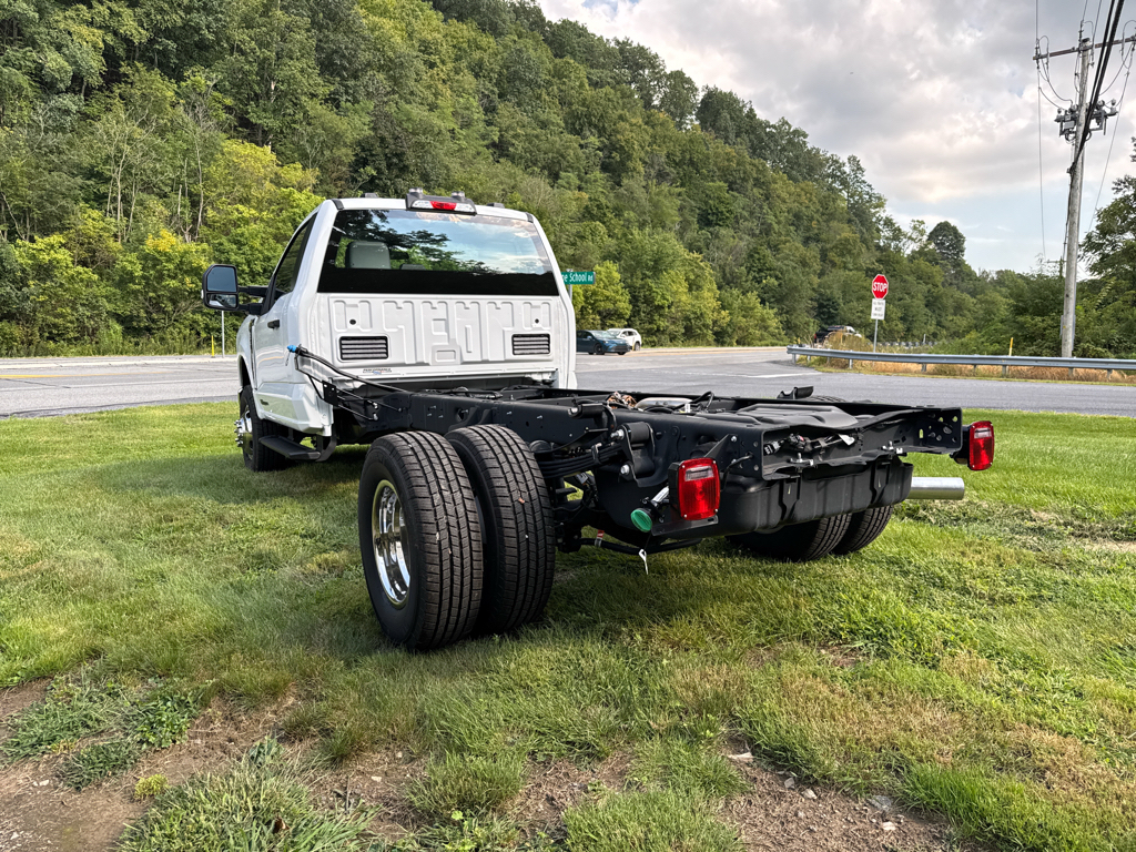 New 2026 Oxford White Ford XL image 16