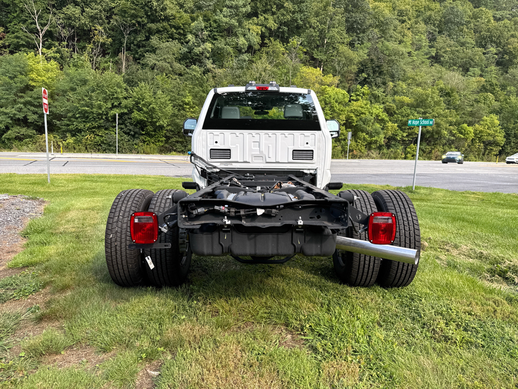 New 2026 Oxford White Ford XL image 9