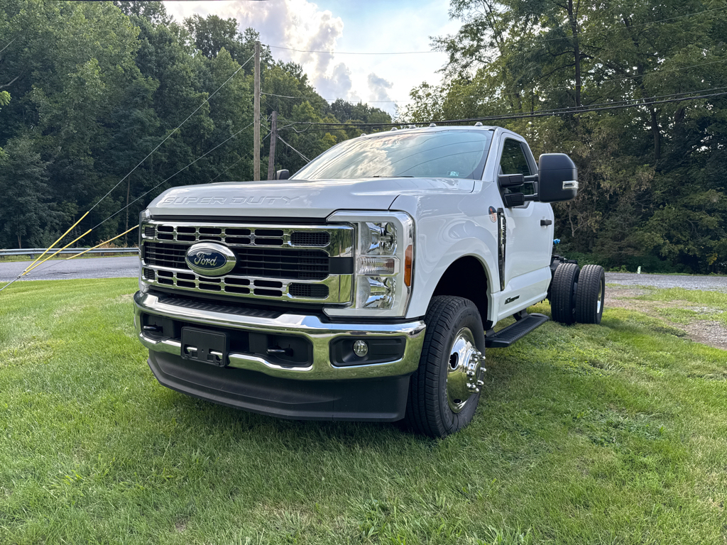 New 2026 Oxford White Ford XL image 15