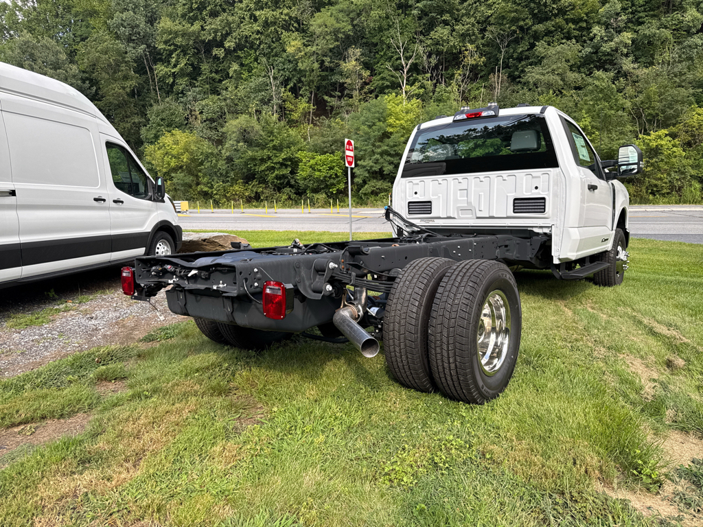 New 2026 Oxford White Ford XL image 17