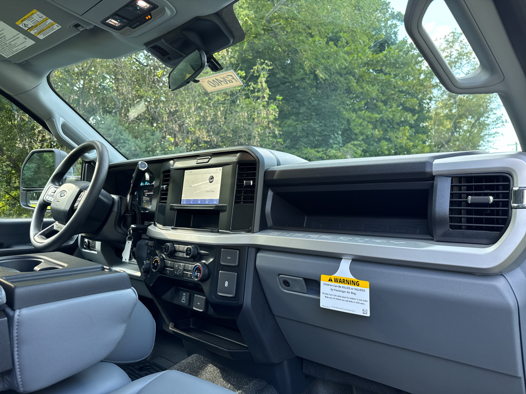 New 2026 Oxford White Ford XL image 3