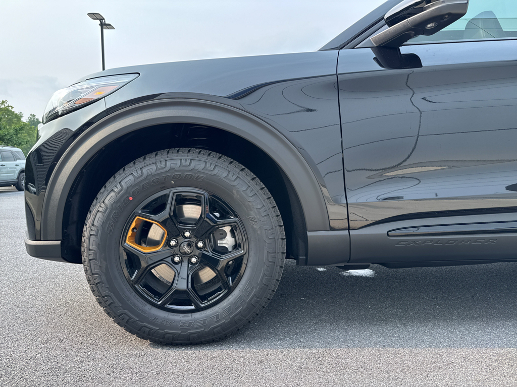 New 2026 Agate Black Metallic Ford Tremor image 19