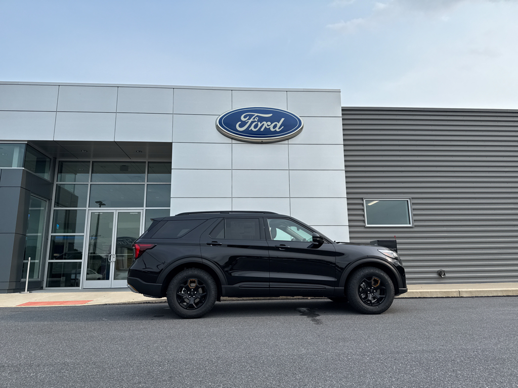 New 2026 Agate Black Metallic Ford Tremor image 10